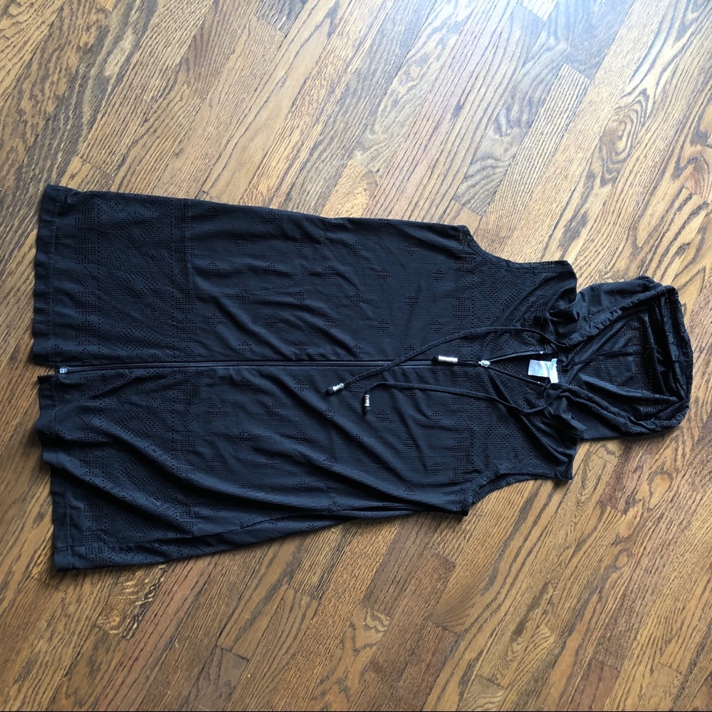 DOTTI small women’s black swimsuit coverup
